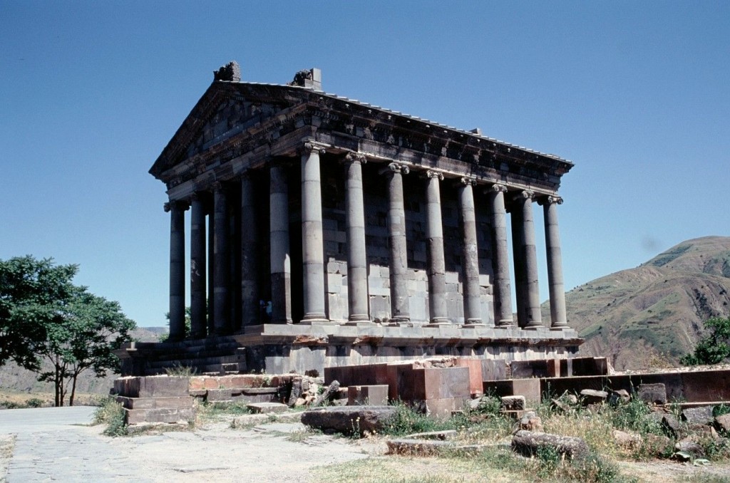 Храм в Гарни