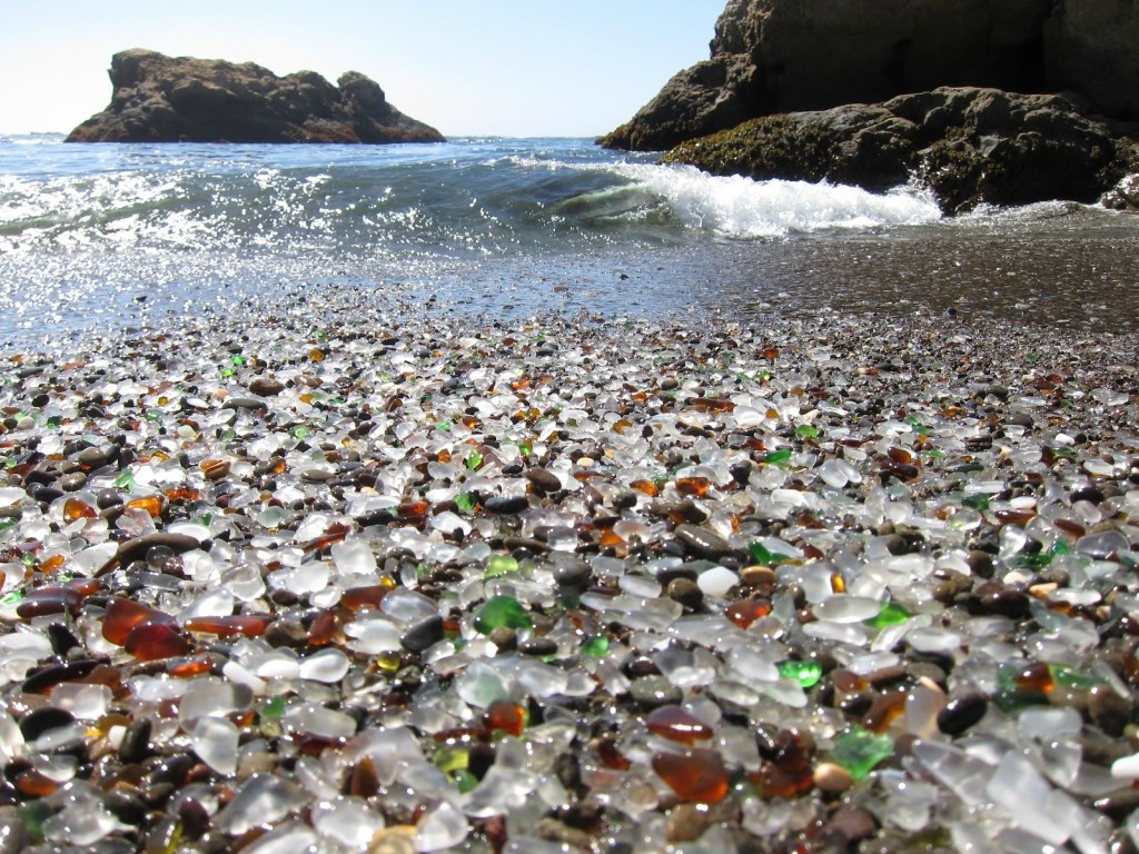 Стеклянный пляж, США