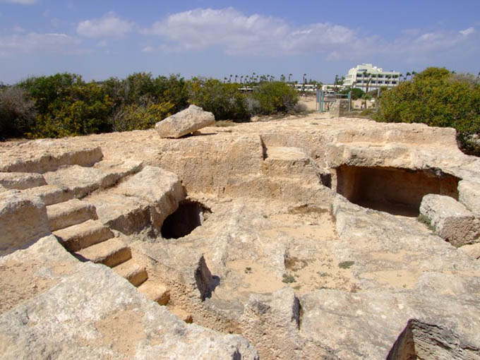 Скальные гробницы Макронисос