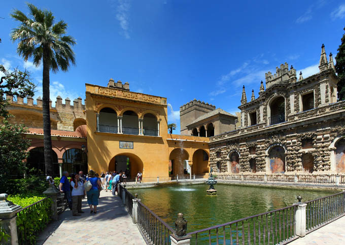Дворей Алькасар в Севилье